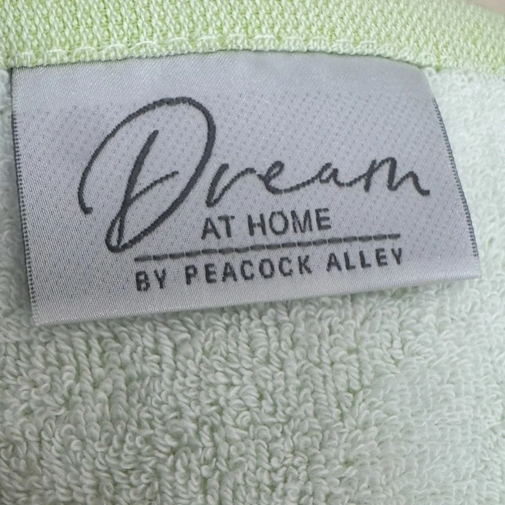 DREAM AT HOME By Peacock Alley 370GSM Talia Beach Towel -Green/White